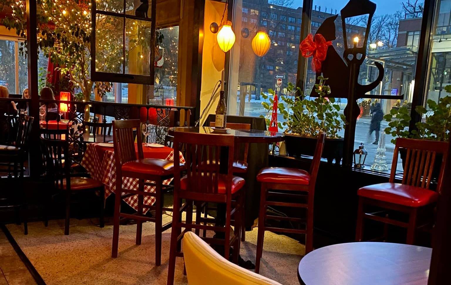 Le Bistro atrium
